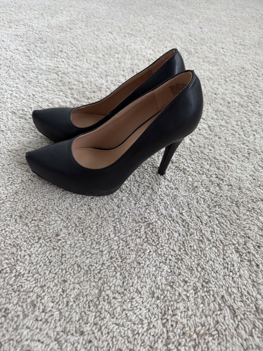 BCBGeneration black leather platform heels size 6 - Picture 2 of 3